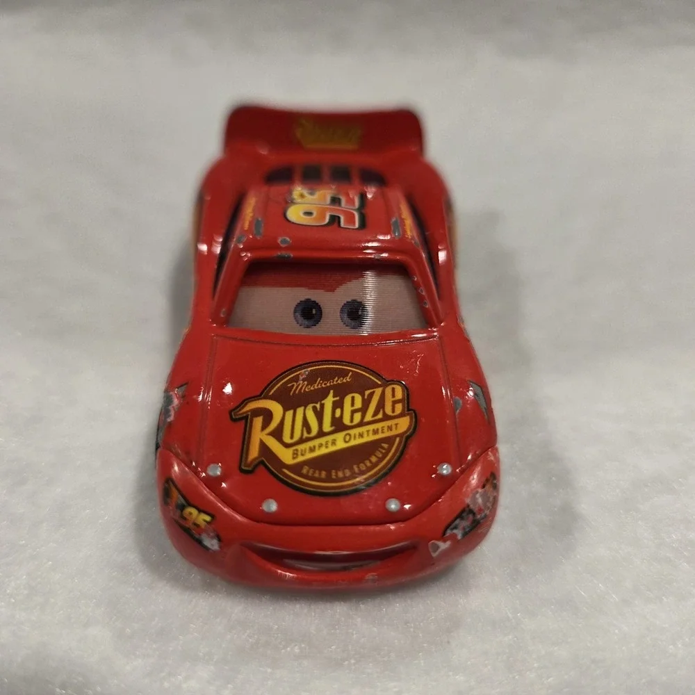 Disney Pixar Cars Lightning McQueen Lenticular Eyes‎ Diecast Car Red